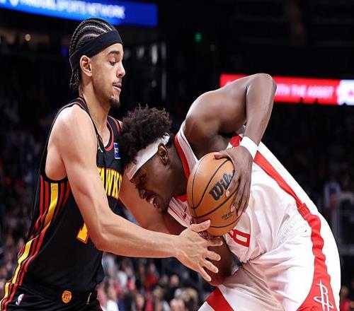 上去打個(gè)幾分鐘還是可以的，火箭還是應(yīng)該多用用這位替補(bǔ)鋒線