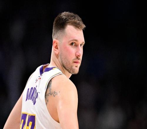 湖人虐奇才2喜2憂！東契奇連爆，雷迪克糟糕用人，未來賽程艱難！