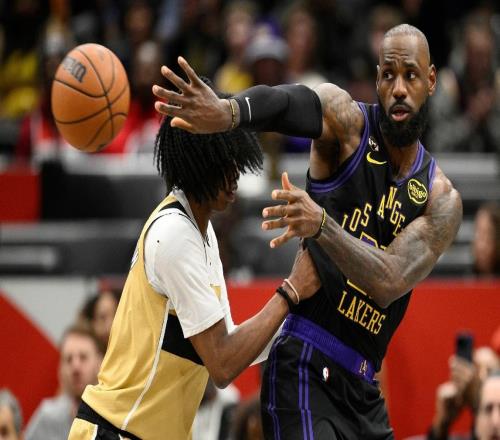 41歲詹皇空接平框暴扣！湖媒高呼OMG在場(chǎng)+25打卡還大幅降薪