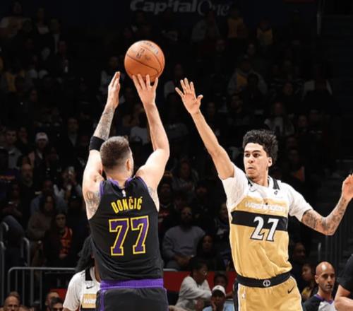 詹姆斯天神下凡！湖人狂勝31分，東契奇連創(chuàng)4大NBA神跡艾頓28+13