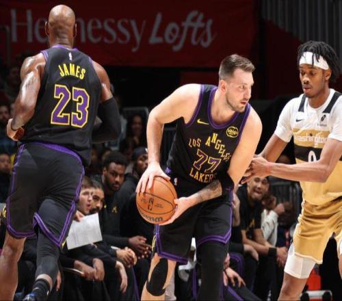 東契奇37+11+13創(chuàng)NBA歷史第1神跡，還刷爆紀(jì)錄！詹姆斯、艾頓暴走