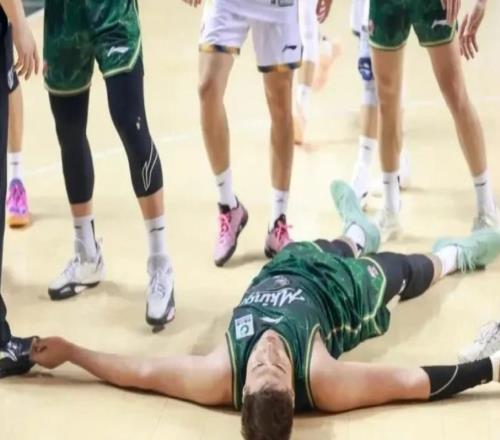 四川同曦垃圾時(shí)間沖突官宣！4人被禁賽，共罰16萬(wàn)，主帥也被罰款