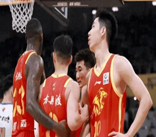 10分完勝，廣廈錘爆浙江隊！胡金秋15+3，程帥澎10中0成臥底