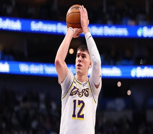 防守端確實(shí)非常賣(mài)力，但湖人鋒線新星最近在進(jìn)攻端真是太平庸了