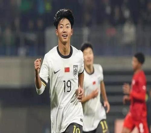 恒大足校小將梁鉅聰轉(zhuǎn)會杰志中國男足年輕一代越來越強(qiáng)