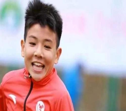 組隊踢中冠！恒大足校去年已有16人踢上中超：連拿4個冠軍