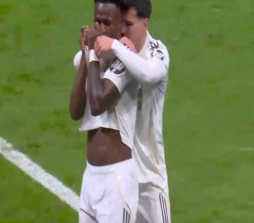 維尼修斯破105天球荒！1V3轟超級世界波，親吻隊徽回擊噓聲