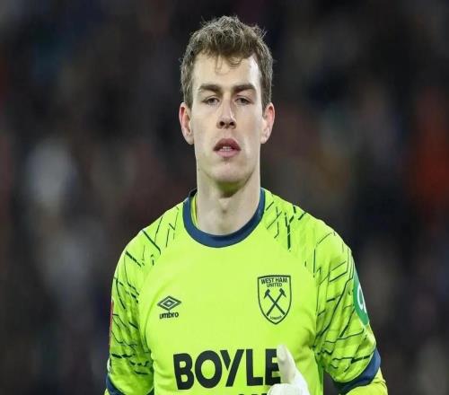 記者：萊斯特城等英冠球隊(duì)有意租借赫爾曼森，西漢姆不愿放人