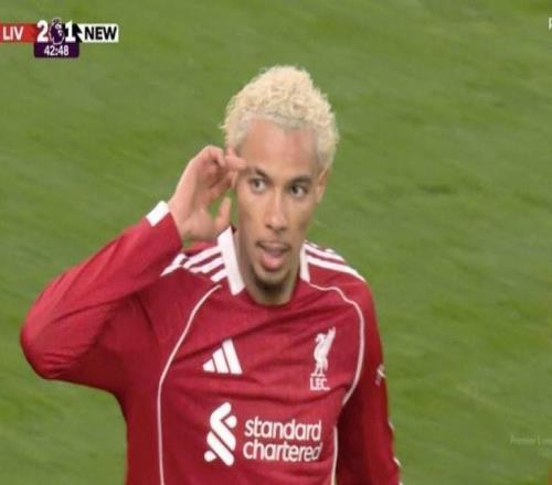 自迪亞斯以來，?；倏耸鞘孜簧习雸雒烽_二度的利物浦球員