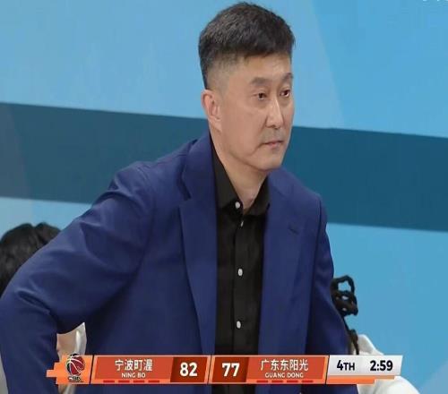 廣東男籃13分完敗不敵寧波，胡明軒9中2徐杰又受傷，杜鋒場邊無奈