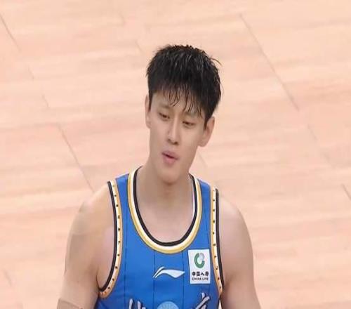 隊史首次！奪冠熱門遭爆冷，輸?shù)煤軣o語，強(qiáng)援打滿40分鐘砍31+10