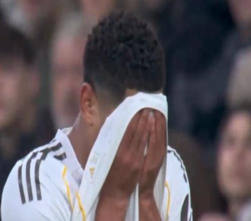 皇馬遭暴擊！貝林厄姆爆哭，左腿拉傷閃退，伯納烏球迷送掌聲