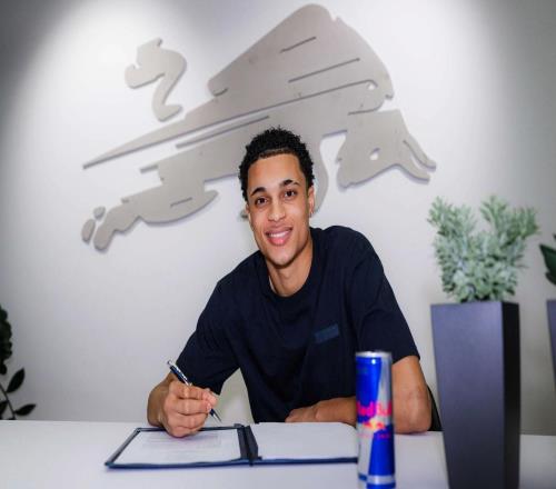 官方：萊比錫簽下埃因霍溫18歲邊鋒托馬斯，雙方簽約至2031年