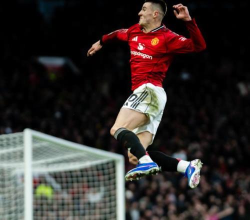 94分鐘絕殺，新帥上任3連勝，卡里克帶著熟悉的曼聯(lián)精神回來了！