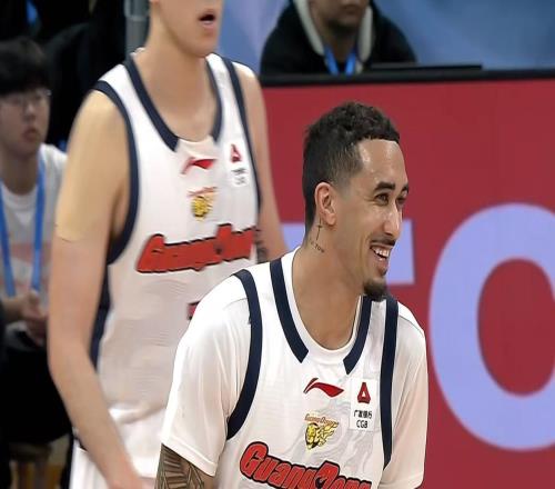 廣東隊(duì)?wèi)?zhàn)略性輸給寧波CBA內(nèi)線大殺器身價(jià)大暴跌，杜鋒還要簽人