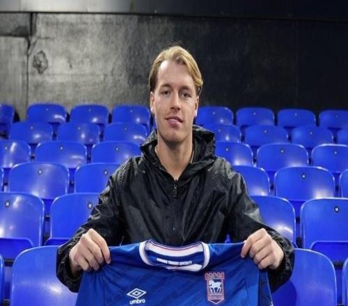 官方：切爾西19歲前鋒拉納姆租借加盟伊鎮(zhèn)，球員將加入U(xiǎn)21隊(duì)