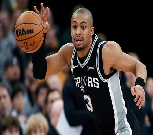 超級第六人的狀態(tài)突然間明顯下滑，馬刺也是最終輸掉了比賽