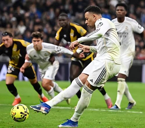 隨著皇馬21，畢包11皇家社會(huì)，西甲最新積分榜如下！巴薩領(lǐng)跑