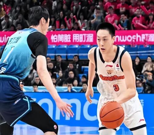 CBA排名一夜大變！廣東被爆冷排第3，北京2分憾負(fù)，四川慘敗58分