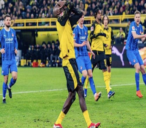 施洛特貝克解釋吉拉西罰點(diǎn)前他拿著球：對(duì)手會(huì)干擾點(diǎn)球主罰者