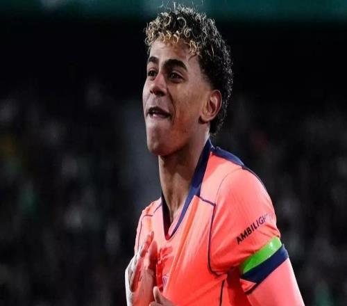 亞馬爾閃耀！巴薩浪費(fèi)10次機(jī)會(huì)仍3比1獲勝，領(lǐng)先皇馬4分穩(wěn)坐榜首