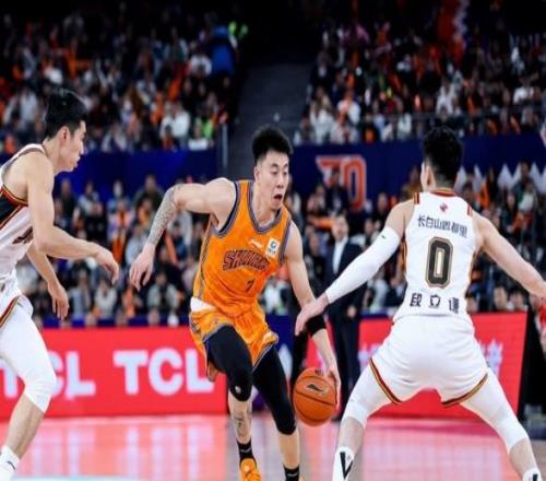 上海男籃拒絕輸球！全力擊敗廣東宏遠(yuǎn)，李添榮回歸，央視直播