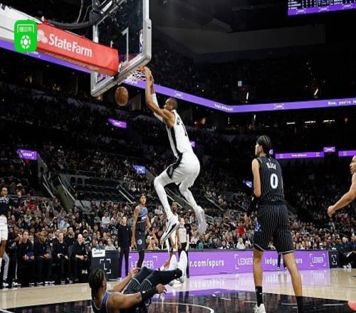 馬刺6人上雙112103力克魔術(shù)，文班亞馬25分8板5帽