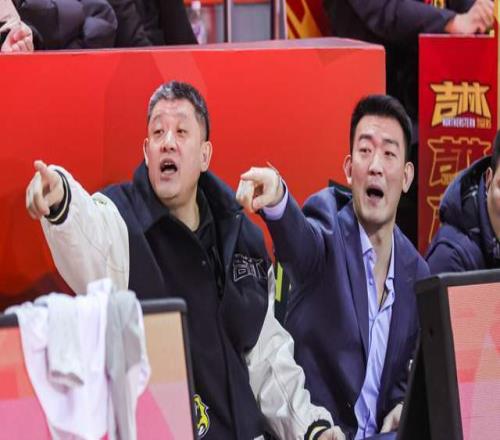 CBA一夜爆出兩大冷門！衛(wèi)冕冠軍遭黑馬掀翻，山東無緣23分大逆轉(zhuǎn)