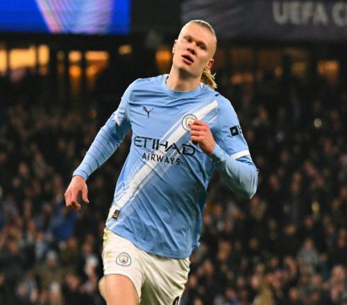 11場2球1助攻！哈蘭德被球迷吐槽：踢得太軟了，被抱摔還嘻嘻哈哈