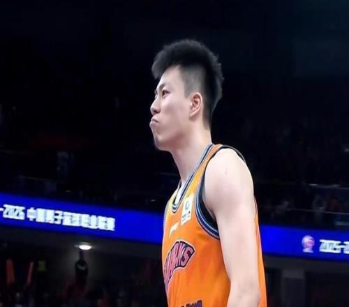 王哲林談張鎮(zhèn)麟加盟上海：中國籃球被網(wǎng)暴最狠的兩個(gè)人當(dāng)隊(duì)友