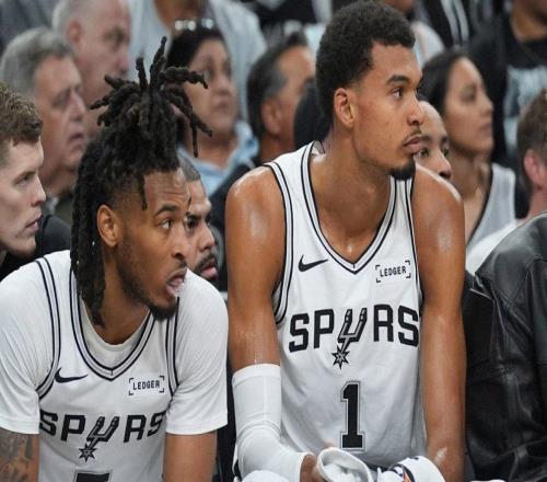 由于暴風(fēng)雪，馬刺隊被困在夏洛特，與魔術(shù)隊的比賽將再次延期