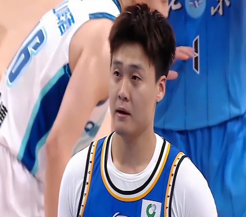 趙睿關鍵時刻2罰不中！北京4分鐘被打110遭翻盤，青島2將1戰(zhàn)封神