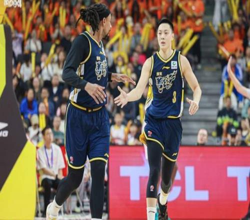 廣東遭遇雙重打擊！核心后衛(wèi)傷停+暴露爭冠軟肋，杜鋒要認(rèn)清現(xiàn)實(shí)