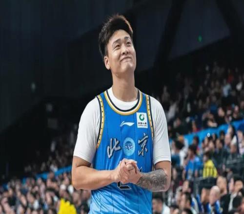 網(wǎng)傳趙睿怒懟新疆球迷：新疆人民沒有主觀思想回去打馕吧