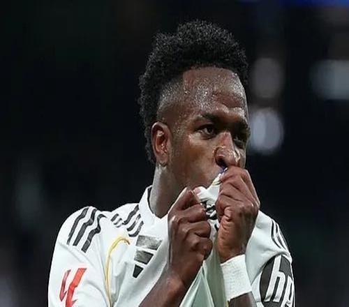 皇馬豪取西甲七連勝！1分落后巴薩，姆巴佩壓哨點(diǎn)殺，延續(xù)5紀(jì)錄