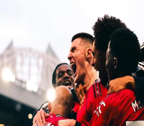 謝什科社媒慶祝：西看臺(tái)+弗格森時(shí)間，這種感覺太棒了