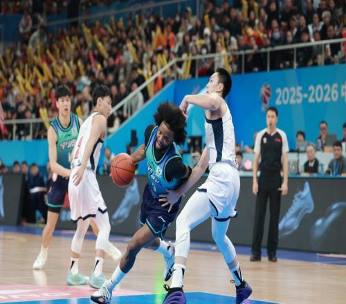 爆冷！廣東男籃完敗，杜鋒無奈代價太大：3人罰下，徐杰受傷離場