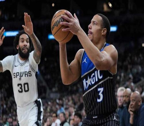 文班25+8+5帽馬刺雙殺魔術(shù)狀元對(duì)決完勝班凱羅19+10