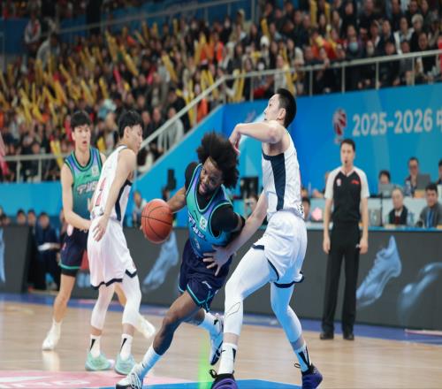 勝遼寧贏廣東！昔日魚(yú)腩大爆發(fā)，三點(diǎn)助力球隊(duì)蛻變，攪亂聯(lián)賽格局