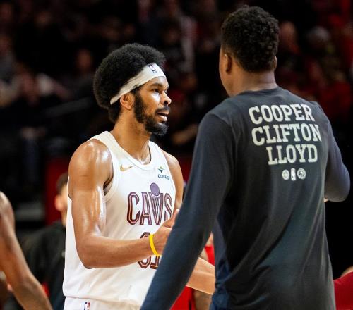 SGA轟34+5+13仍無緣今日最佳！對不起，你碰到創(chuàng)紀錄的阿倫了