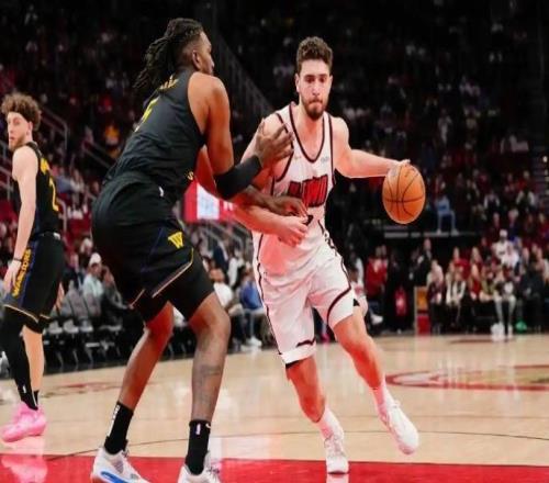 2場摘27籃板+13進攻籃板，火箭組建內(nèi)線禁飛區(qū)！23歲高塔臨時轉(zhuǎn)型