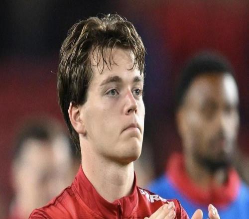 天空：曼城正與米堡談?wù)倩啬崤耍赡茏屗粼谝痪€隊(duì)