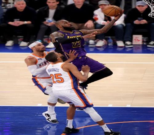 東契奇30+15+8！湖人100112尼克斯，看數(shù)據(jù)：他是頭號罪人！