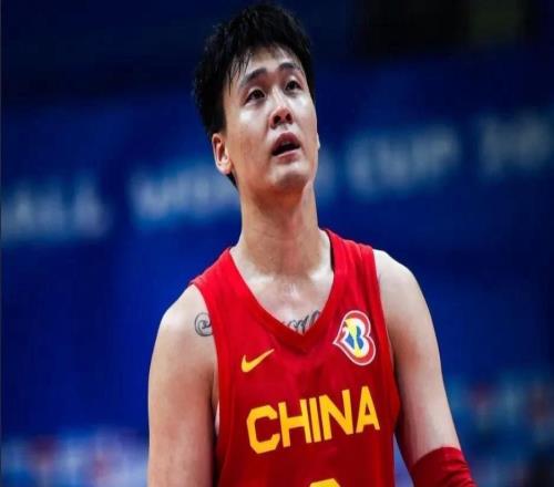 趙睿穿美國隊服被男籃雪藏兩年如今破壞民族團結(jié)郭士強壓力來了