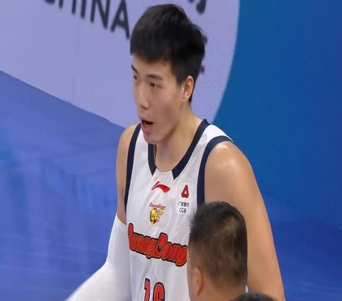 完爆王少杰+碾壓焦泊喬廣東冠軍中鋒大爆發(fā)，杜鋒痛失內(nèi)線底牌