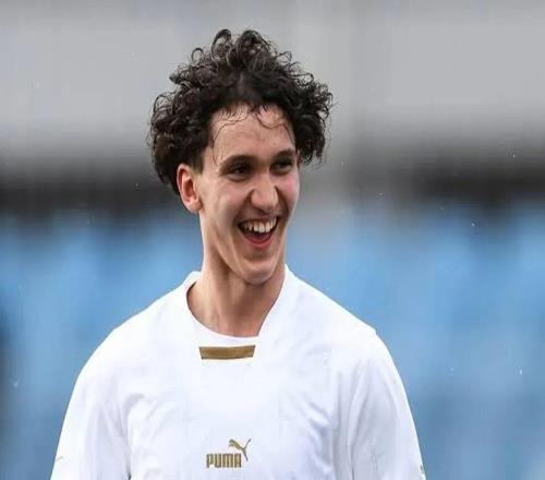 曼聯(lián)官宣壓哨賣第四人，巨頭叫停鐵閘交易！沒買人卻化身出租狂魔