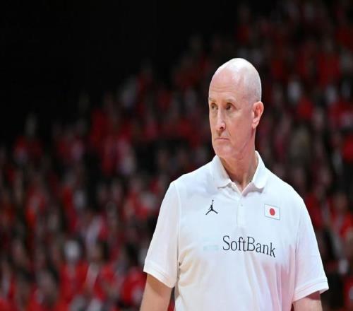 中國男籃決戰(zhàn)日本隊，賽前突收壞消息，小日子教練下課太無情