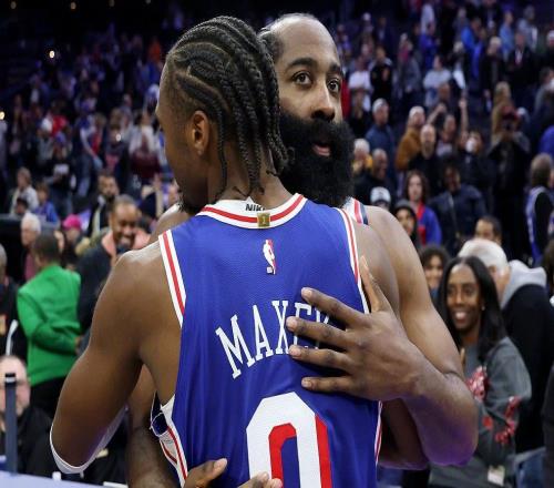 被打花！快船半場落后19分，看數(shù)據(jù)：他是頭號罪人！