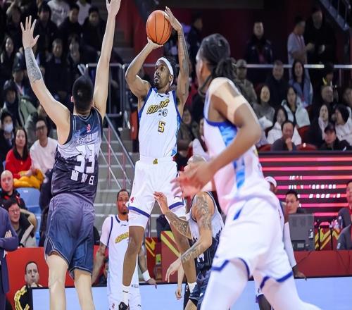 廣廈輸球揪毒瘤！全場(chǎng)18鐵投死球隊(duì)，球迷：無(wú)限開(kāi)火權(quán)也得有個(gè)度