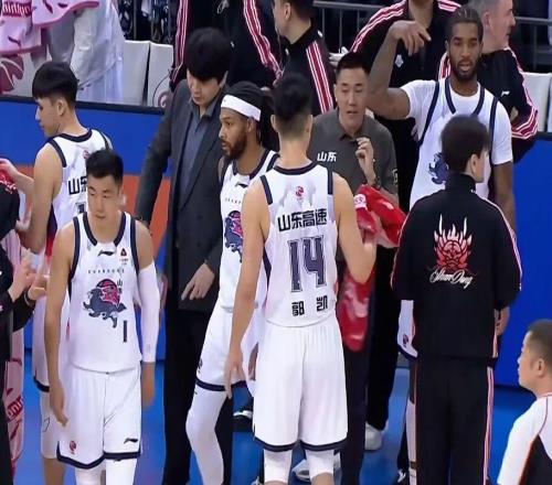 無緣22分逆轉(zhuǎn)，山東男籃5分惜敗不敵天津林庭謙25+7+6壓制高詩巖